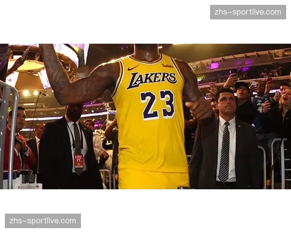 西汉姆联官方确认,防守中场绍切克因腹股沟伤势将缺席本月剩余赛事 西汉姆联官方确认,防守中场绍切克因腹股沟伤势将缺席本月剩余赛事