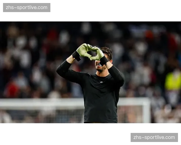 特写：马洛卡门将拉伊科维奇高接抵挡，单场完成9次扑救